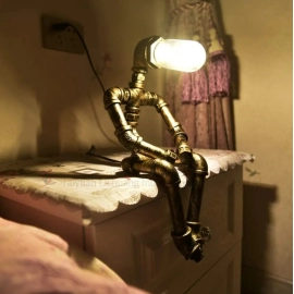 Creative Industrial Steampunk Wrought Iron Robot Table Lamp Retro Robot Water Pipe Desk Lamp Bar Restaurant Cafe Decoration